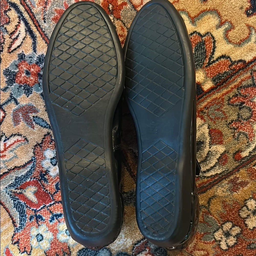 ElegaBlack Patent Leather Mary Jane Shoes - Picture 4 of 5